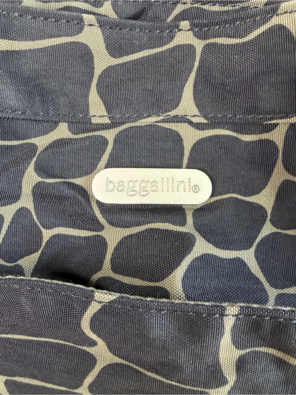 Baggallini Hampton Shoulder Tote Bag – Black & Gray Giraffe Print Nylon - Picture 3 of 10